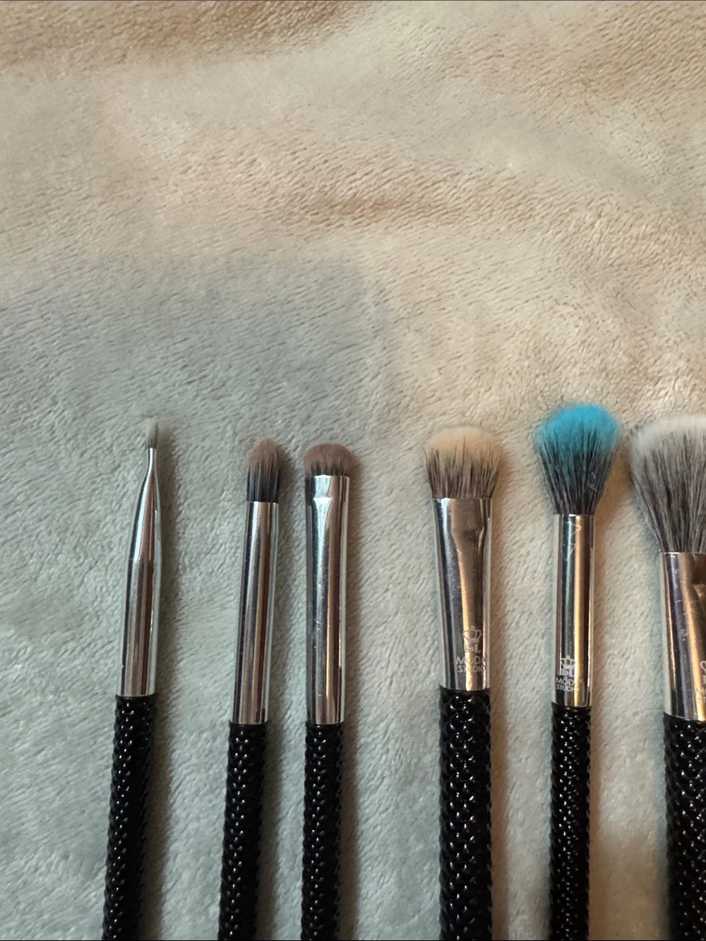 8-Piece Black Handle Makeup Brush Set MODA Studio